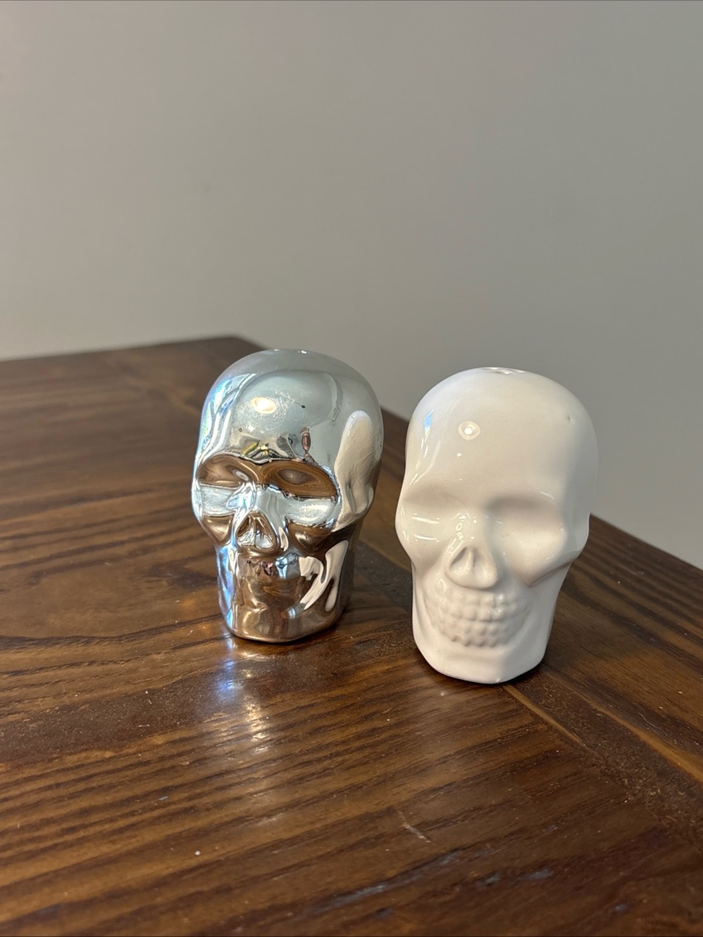 Skull Salt & Pepper Shaker Set White Silver Chrome Ceramic 3" Gothic Decor